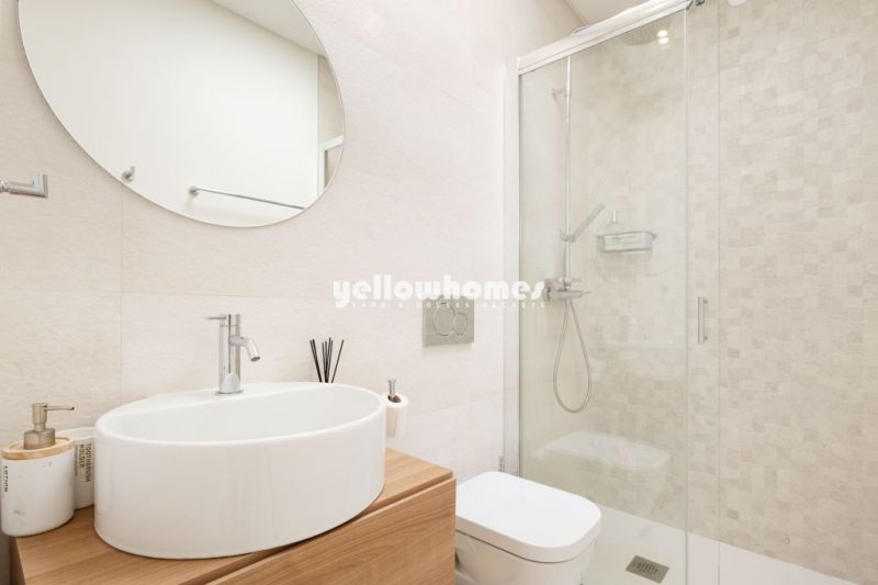 Moradia contemporânea T1+2 com piscina privada num condomínio fechado perto de Ferragudo